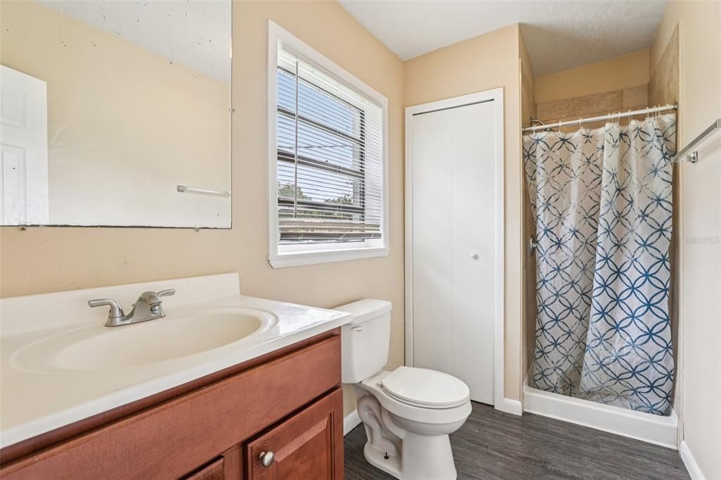 For Sale: $315,000 (3 beds, 2 baths, 946 Square Feet)