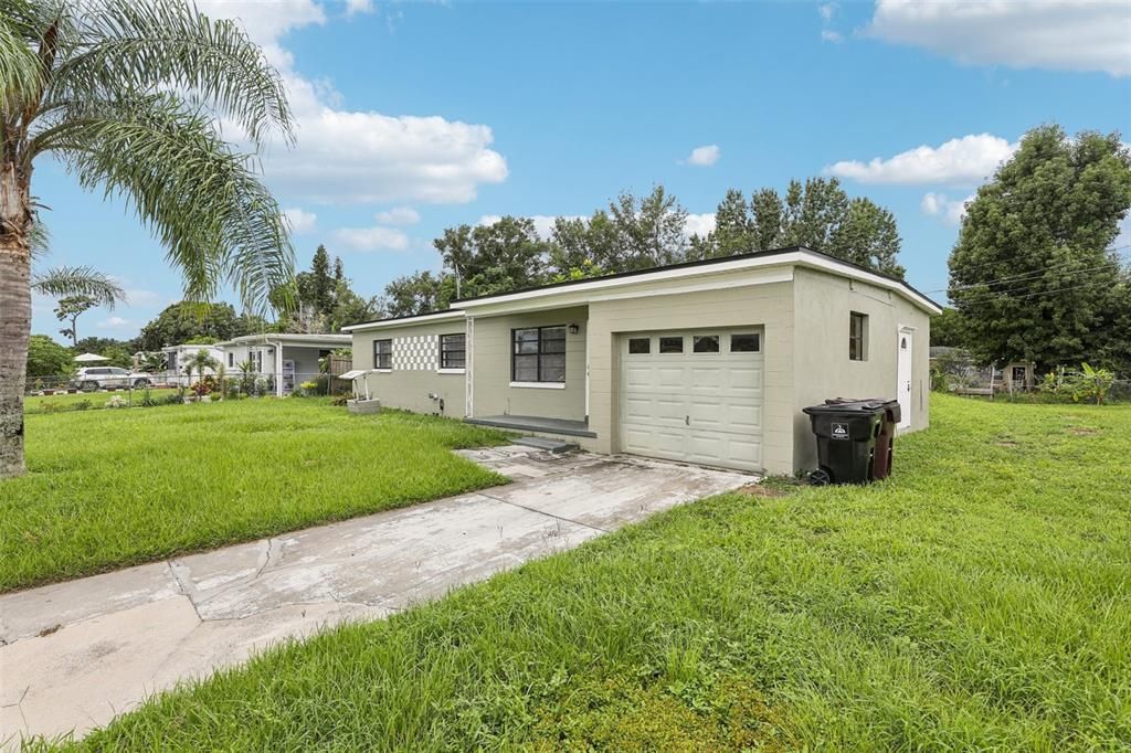 For Sale: $315,000 (3 beds, 2 baths, 946 Square Feet)