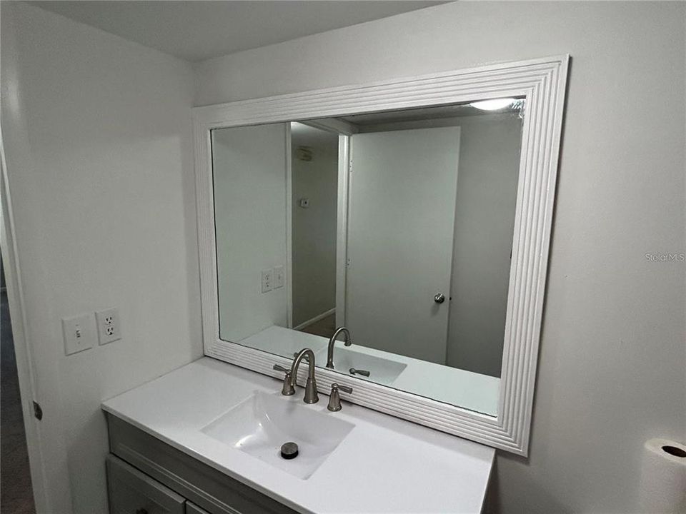 For Rent: $2,000 (2 beds, 2 baths, 995 Square Feet)