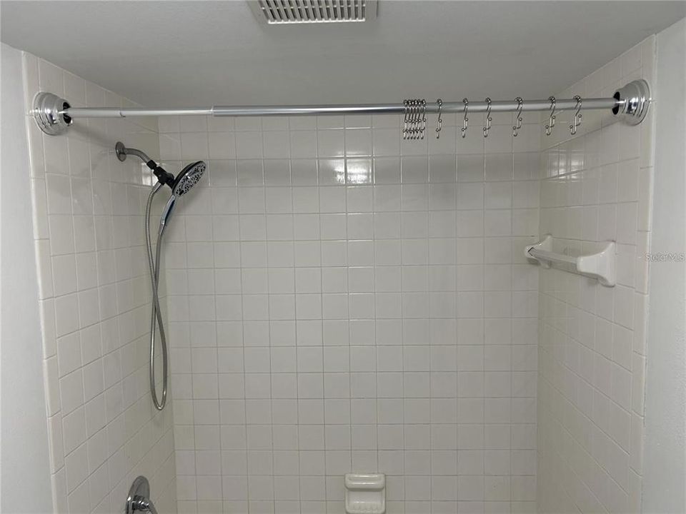 For Rent: $2,000 (2 beds, 2 baths, 995 Square Feet)