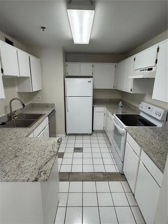 For Rent: $2,000 (2 beds, 2 baths, 995 Square Feet)
