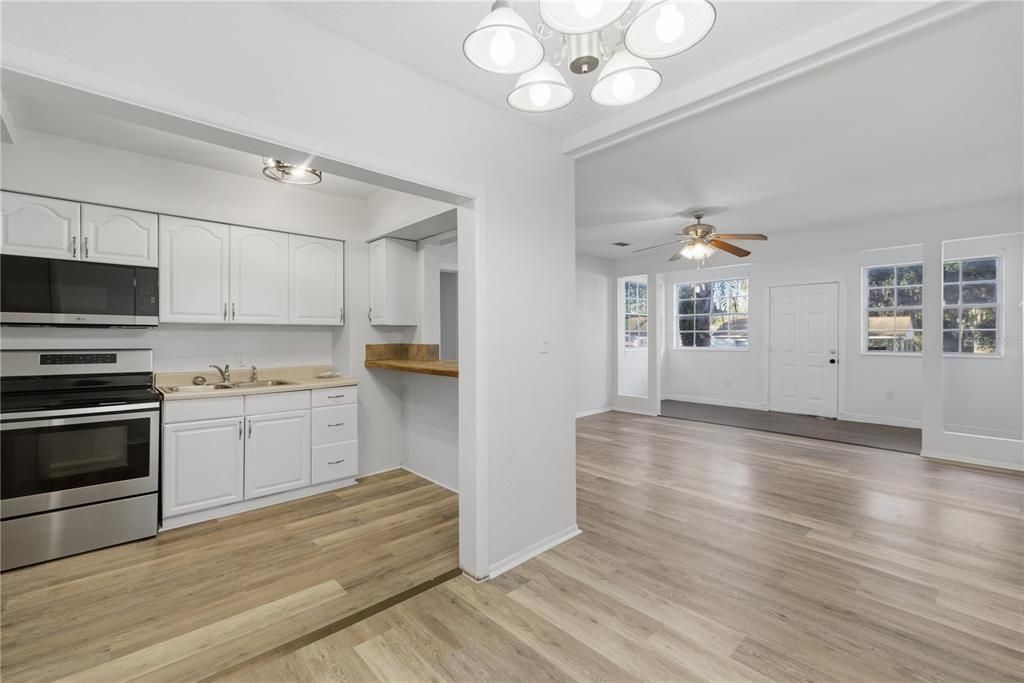 待售: $210,000 (3 贝兹, 2 浴室, 1095 平方英尺)