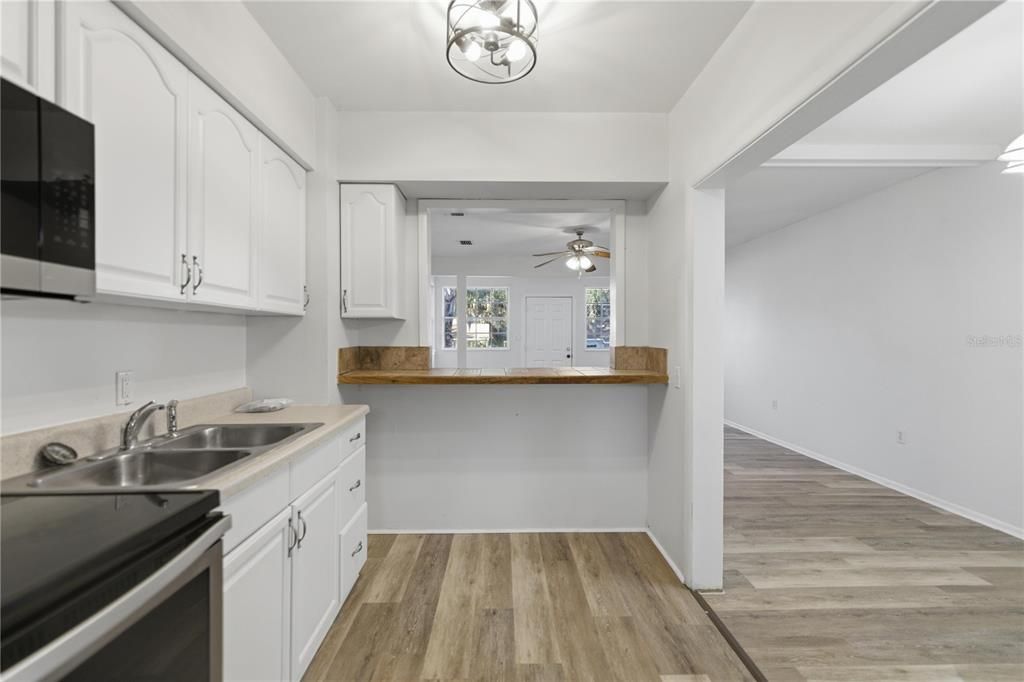 待售: $210,000 (3 贝兹, 2 浴室, 1095 平方英尺)