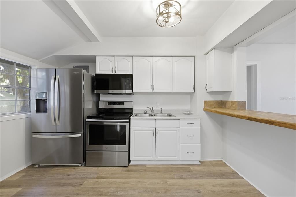 待售: $210,000 (3 贝兹, 2 浴室, 1095 平方英尺)