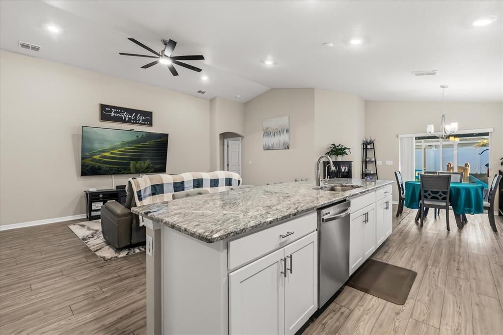 For Sale: $370,000 (4 beds, 2 baths, 1744 Square Feet)