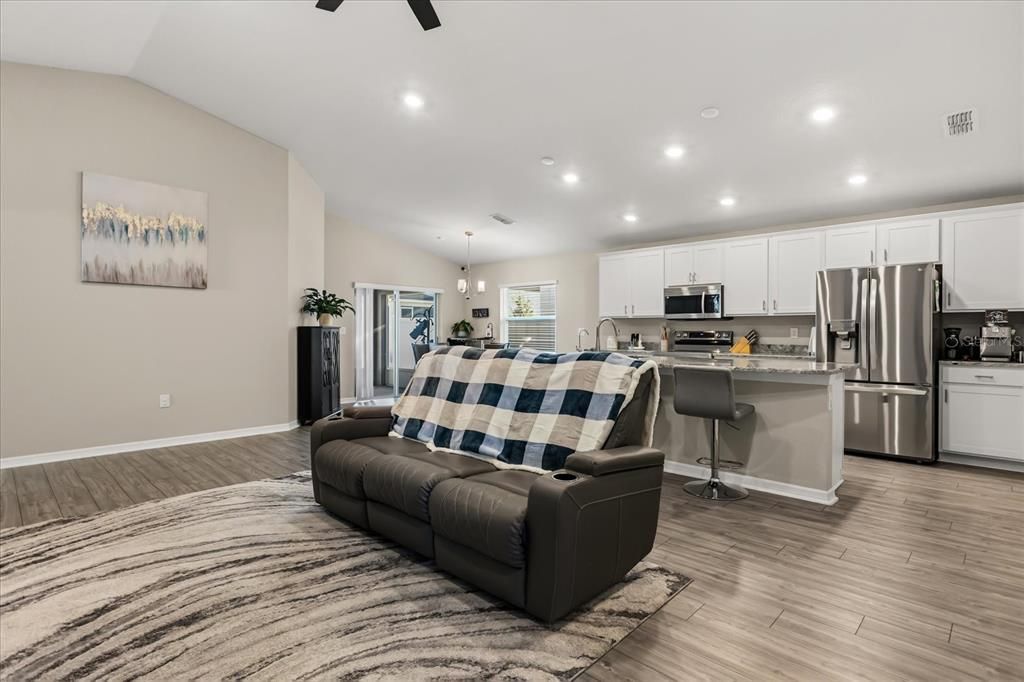 For Sale: $370,000 (4 beds, 2 baths, 1744 Square Feet)