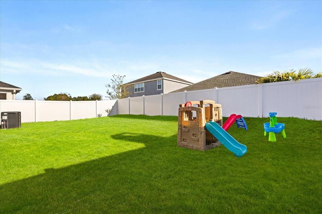 For Sale: $370,000 (4 beds, 2 baths, 1744 Square Feet)