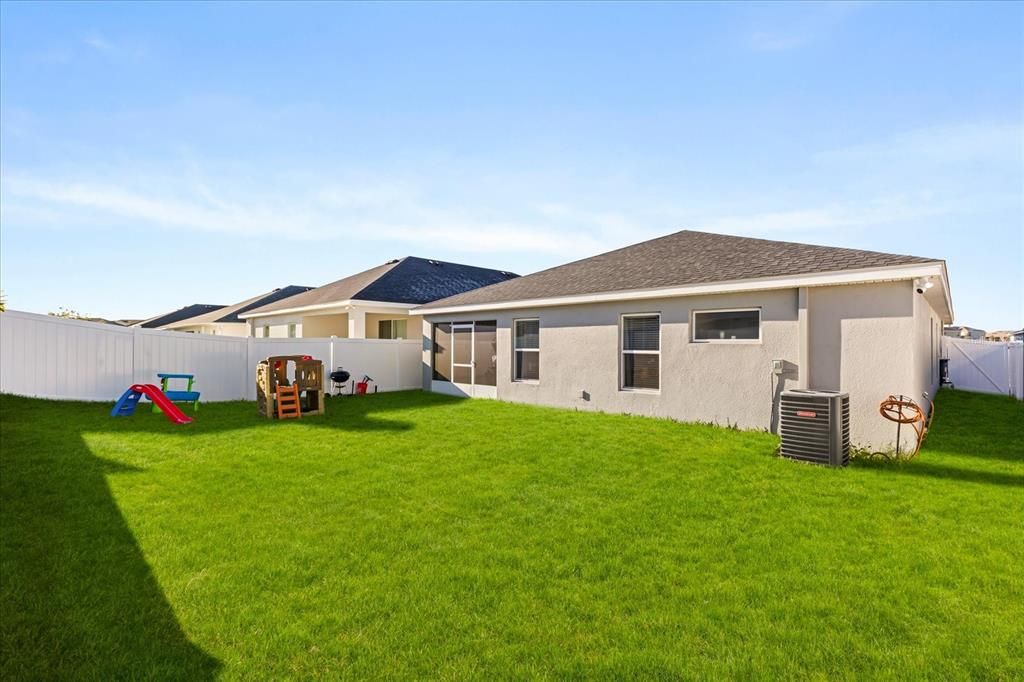 For Sale: $370,000 (4 beds, 2 baths, 1744 Square Feet)