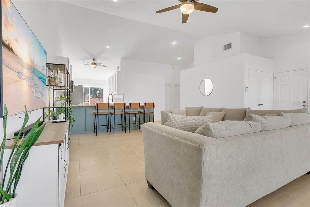 En Venta: $360,000 (3 camas, 2 baños, 1389 Pies cuadrados)