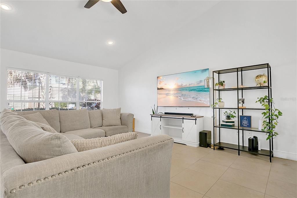 En Venta: $360,000 (3 camas, 2 baños, 1389 Pies cuadrados)