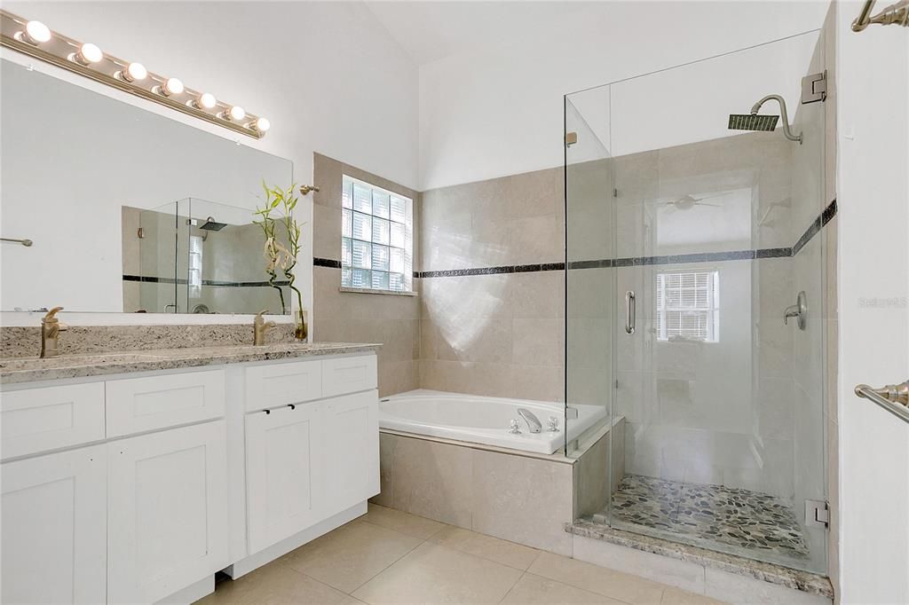 En Venta: $360,000 (3 camas, 2 baños, 1389 Pies cuadrados)