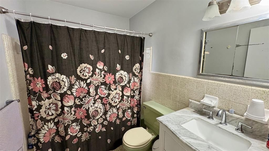 For Sale: $189,000 (2 beds, 1 baths, 990 Square Feet)