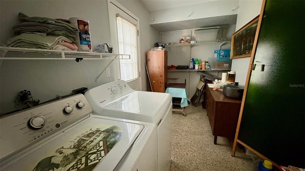 For Sale: $189,000 (2 beds, 1 baths, 990 Square Feet)