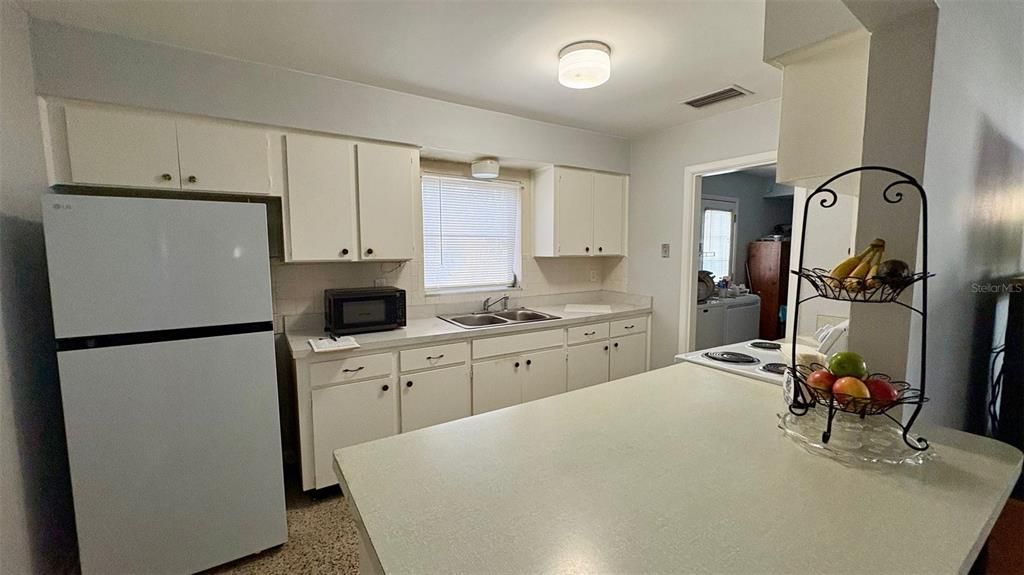 For Sale: $189,000 (2 beds, 1 baths, 990 Square Feet)