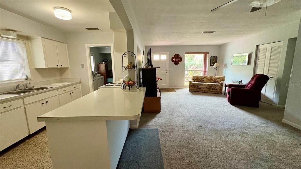 For Sale: $189,000 (2 beds, 1 baths, 990 Square Feet)