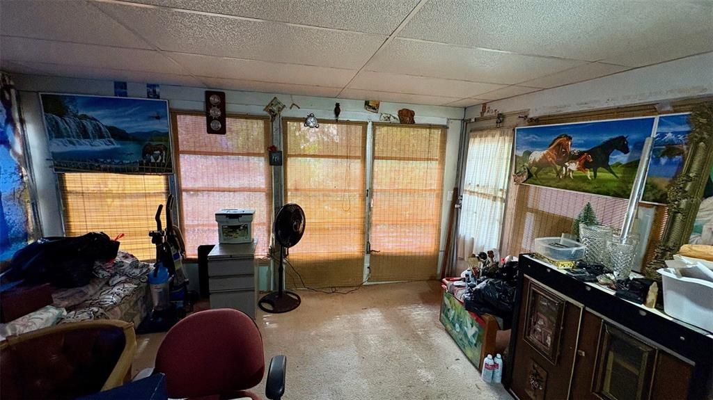 For Sale: $189,000 (2 beds, 1 baths, 990 Square Feet)