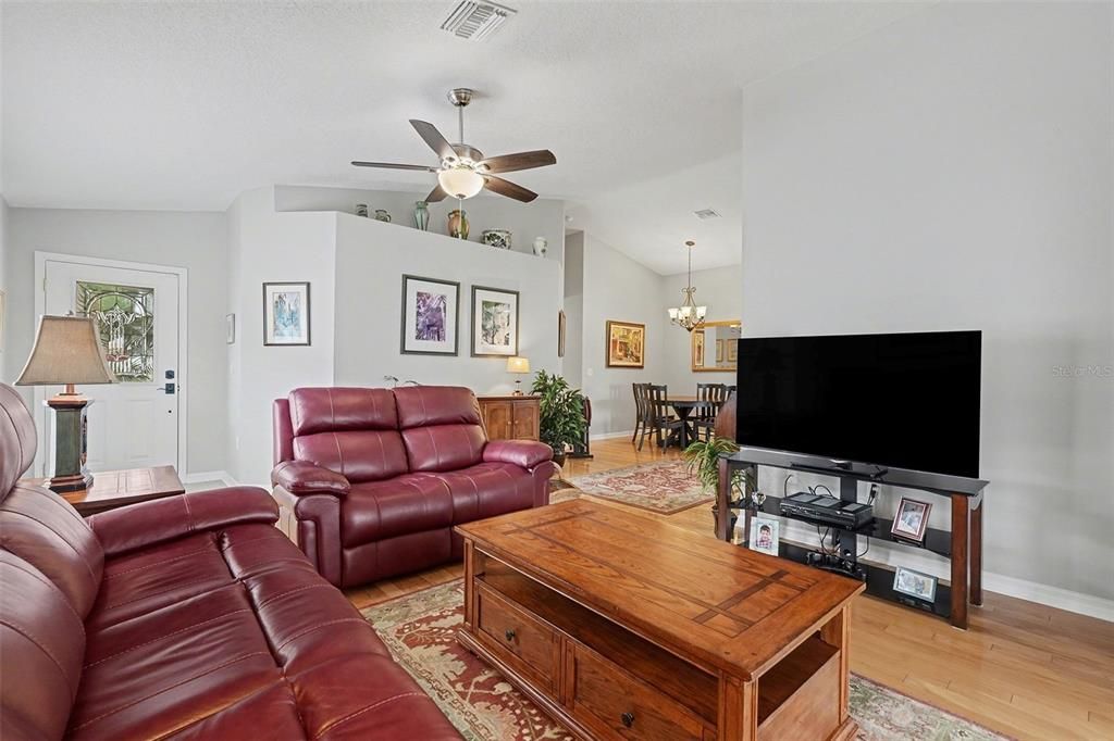 En Venta: $360,000 (2 camas, 2 baños, 1590 Pies cuadrados)