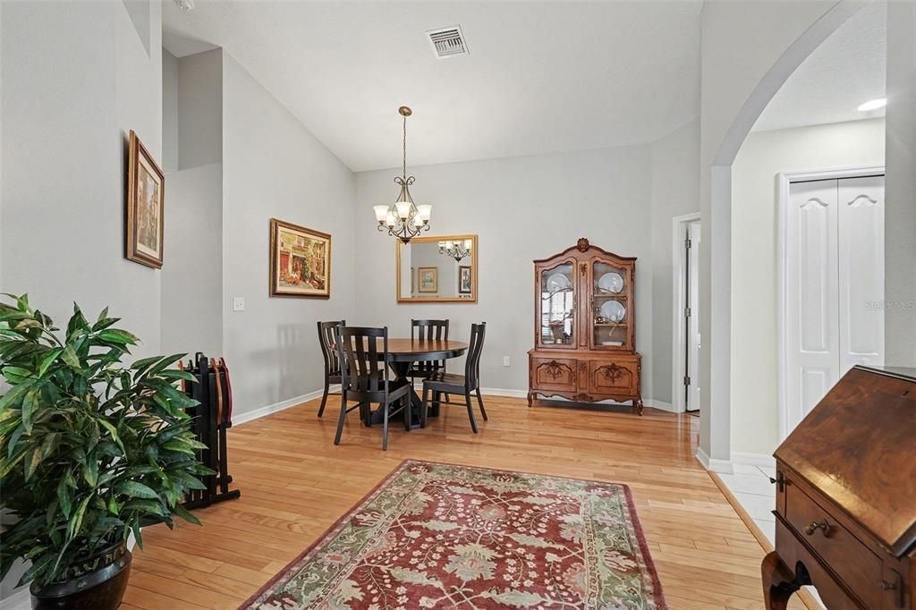 En Venta: $360,000 (2 camas, 2 baños, 1590 Pies cuadrados)