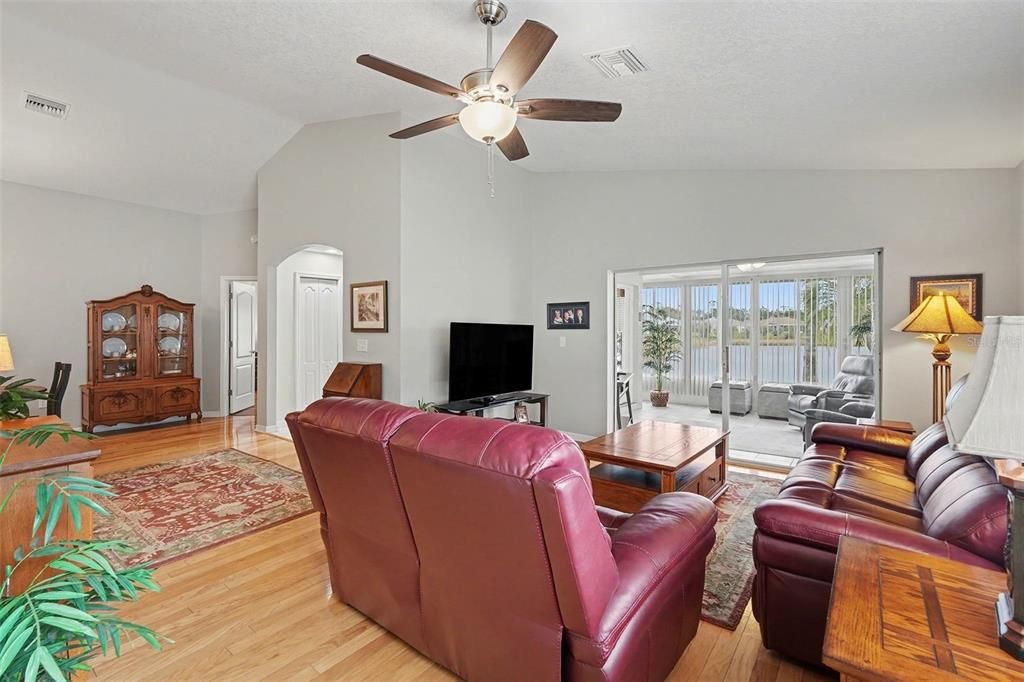 En Venta: $360,000 (2 camas, 2 baños, 1590 Pies cuadrados)