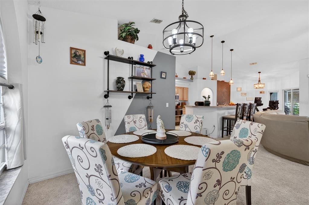 待售: $375,000 (3 贝兹, 2 浴室, 1922 平方英尺)