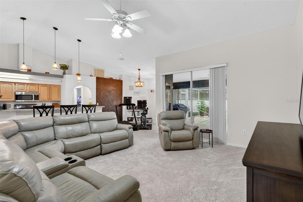 待售: $375,000 (3 贝兹, 2 浴室, 1922 平方英尺)