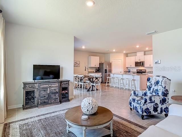 For Rent: $3,000 (4 beds, 2 baths, 1828 Square Feet)