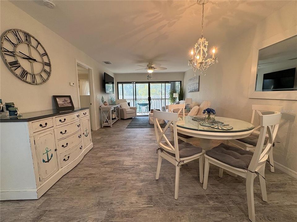 En Venta: $230,000 (2 camas, 2 baños, 950 Pies cuadrados)