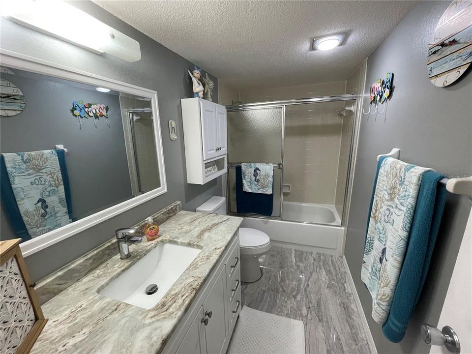 En Venta: $230,000 (2 camas, 2 baños, 950 Pies cuadrados)