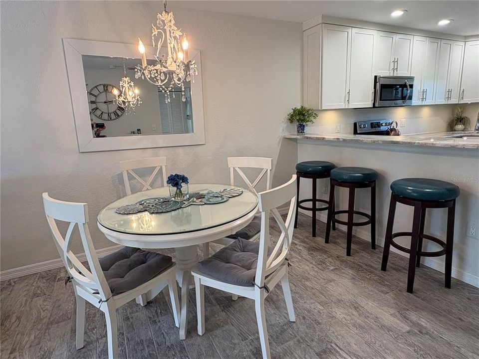 En Venta: $230,000 (2 camas, 2 baños, 950 Pies cuadrados)