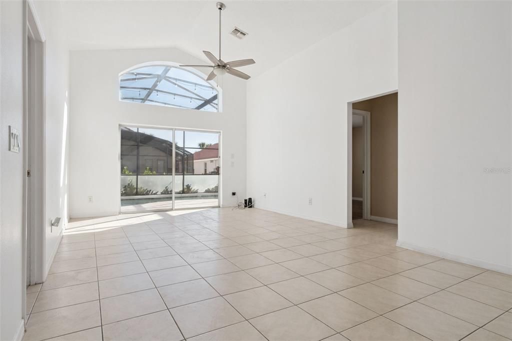 出租: $2,500 (4 贝兹, 2 浴室, 1940 平方英尺)