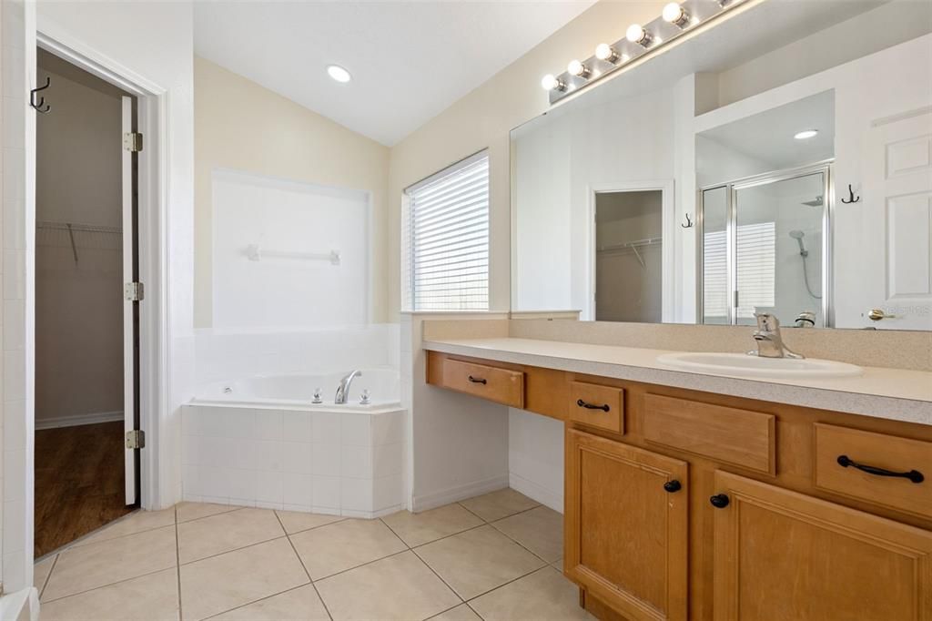 出租: $2,500 (4 贝兹, 2 浴室, 1940 平方英尺)