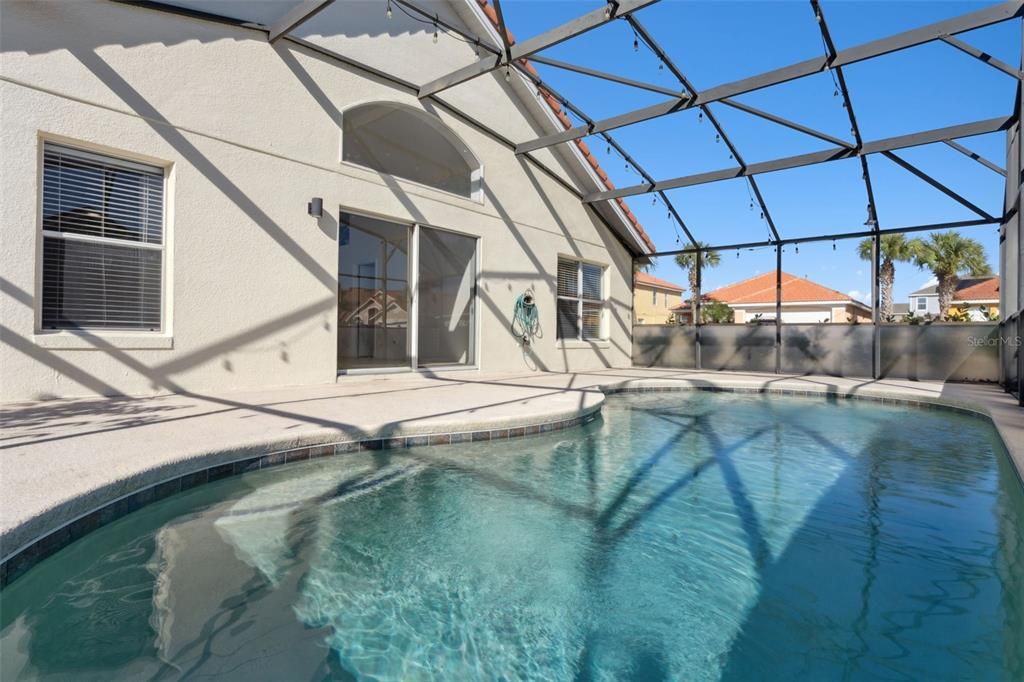 出租: $2,500 (4 贝兹, 2 浴室, 1940 平方英尺)