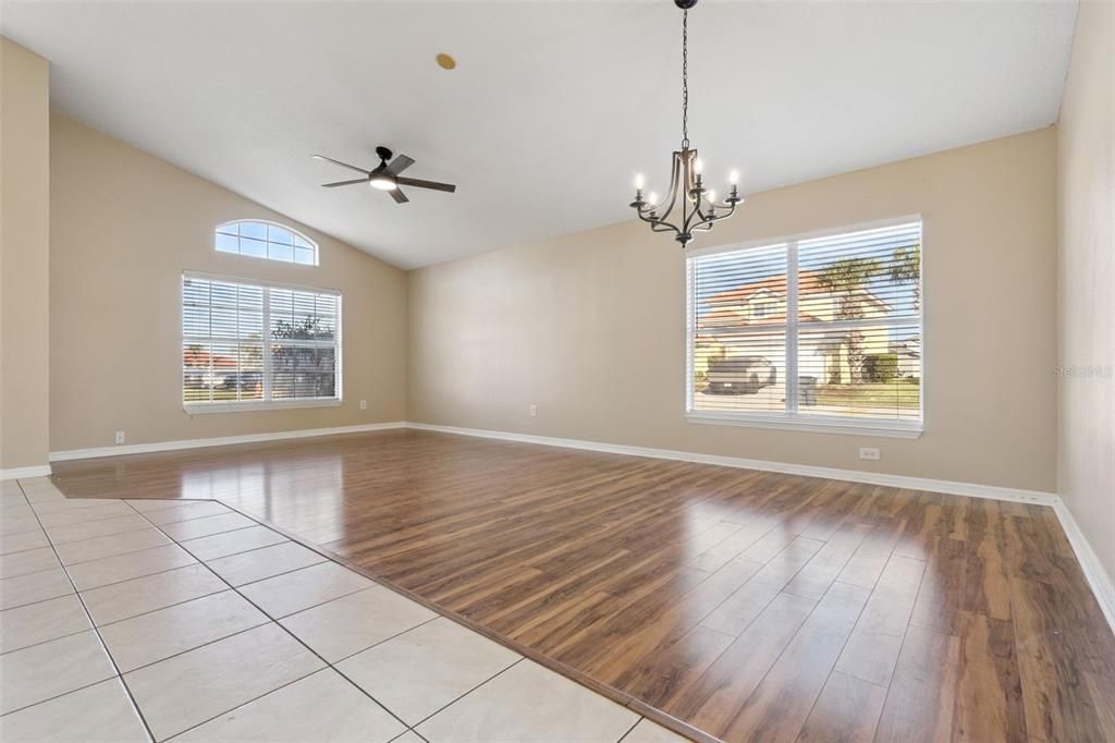 出租: $2,500 (4 贝兹, 2 浴室, 1940 平方英尺)