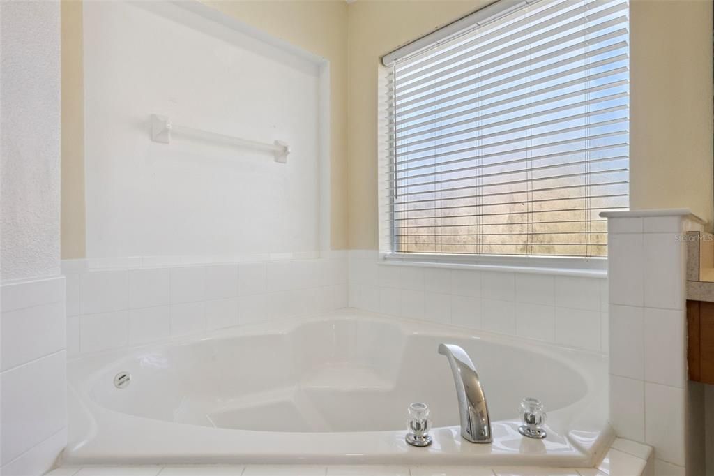 出租: $2,500 (4 贝兹, 2 浴室, 1940 平方英尺)