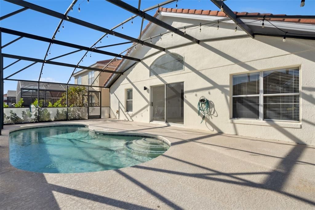 出租: $2,500 (4 贝兹, 2 浴室, 1940 平方英尺)