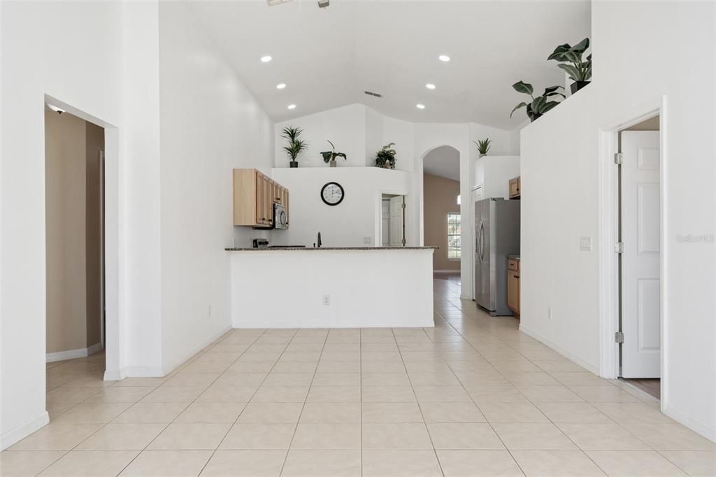 出租: $2,500 (4 贝兹, 2 浴室, 1940 平方英尺)