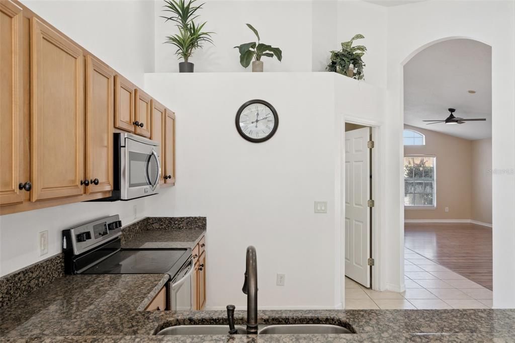 出租: $2,500 (4 贝兹, 2 浴室, 1940 平方英尺)