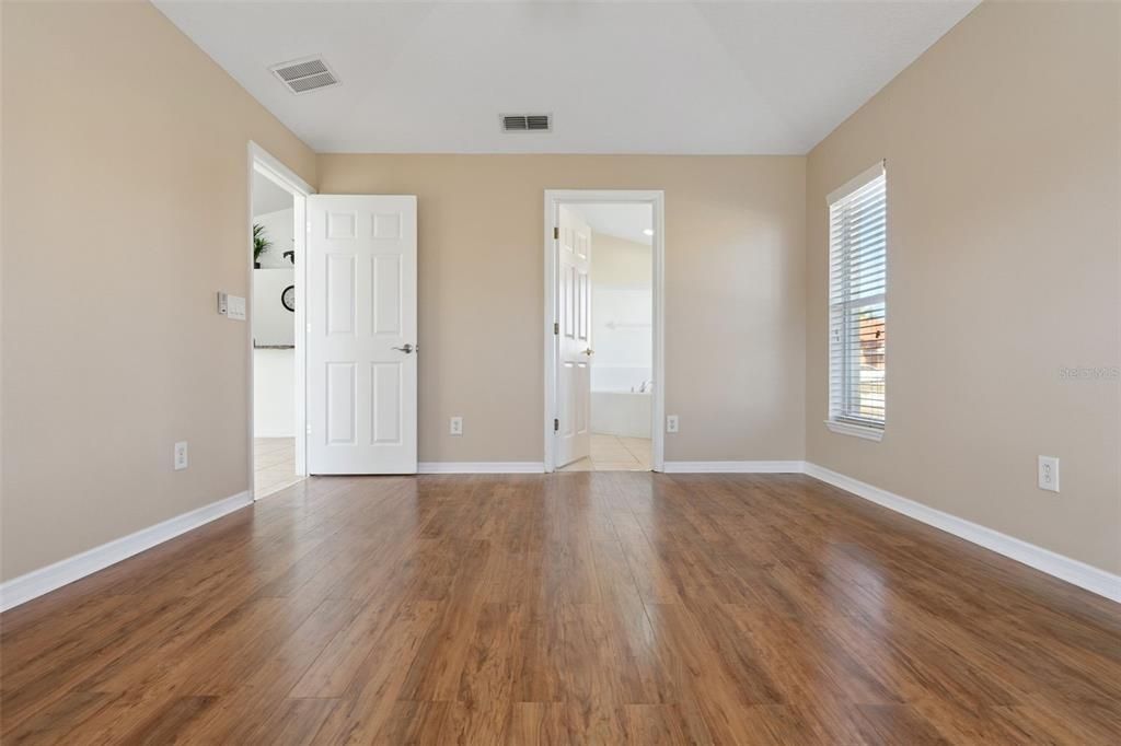 出租: $2,500 (4 贝兹, 2 浴室, 1940 平方英尺)