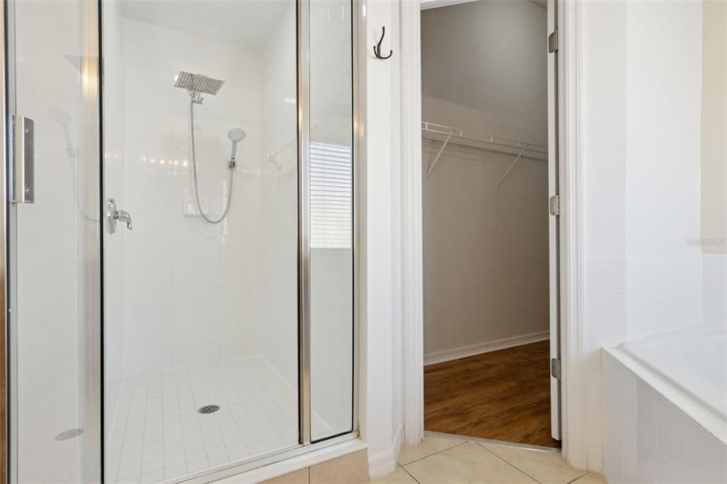 出租: $2,500 (4 贝兹, 2 浴室, 1940 平方英尺)