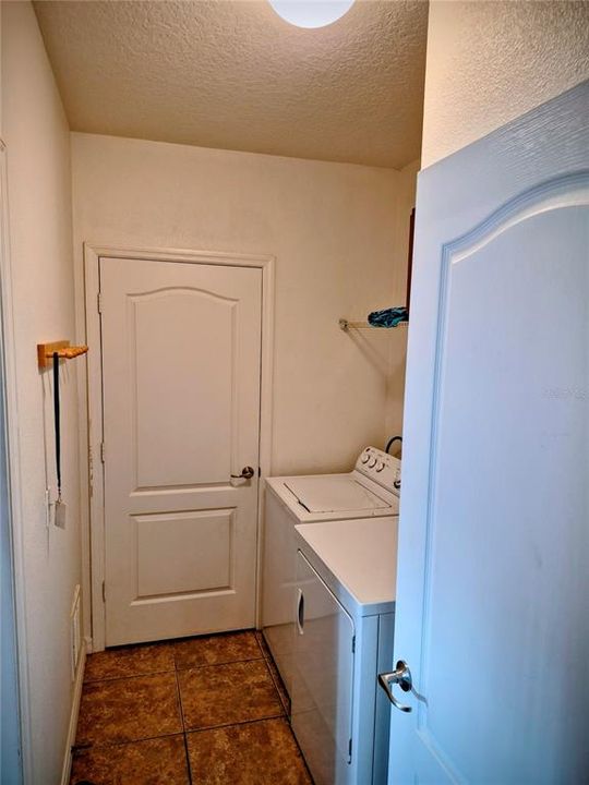 For Sale: $329,000 (3 beds, 2 baths, 1599 Square Feet)