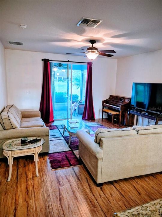 For Sale: $329,000 (3 beds, 2 baths, 1599 Square Feet)