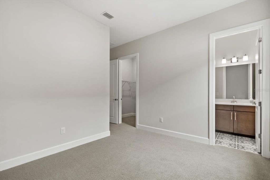 For Sale: $755,000 (3 beds, 3 baths, 2405 Square Feet)