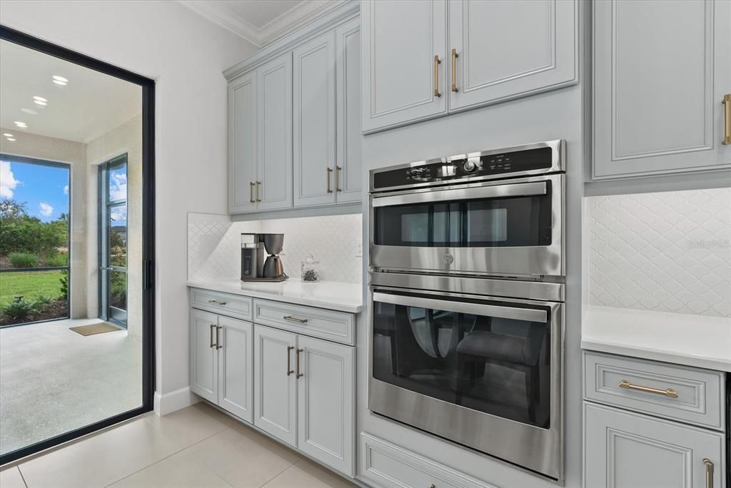 For Sale: $755,000 (3 beds, 3 baths, 2405 Square Feet)