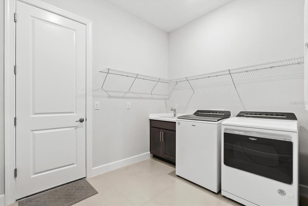 For Sale: $755,000 (3 beds, 3 baths, 2405 Square Feet)