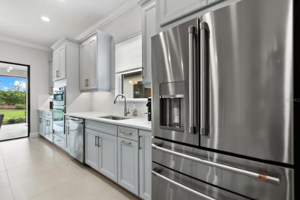 For Sale: $755,000 (3 beds, 3 baths, 2405 Square Feet)