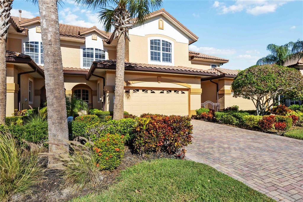 For Sale: $599,000 (4 beds, 3 baths, 2733 Square Feet)