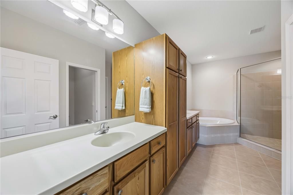 For Sale: $599,000 (4 beds, 3 baths, 2733 Square Feet)