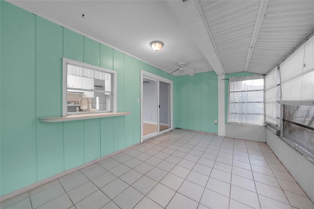 待售: $159,900 (2 贝兹, 1 浴室, 912 平方英尺)