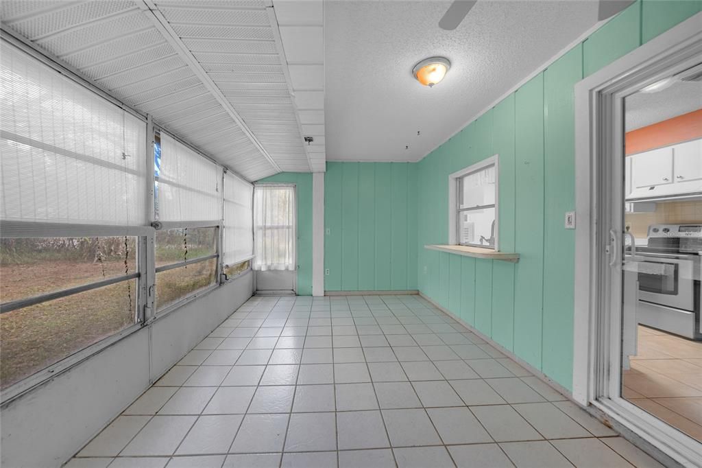 待售: $159,900 (2 贝兹, 1 浴室, 912 平方英尺)