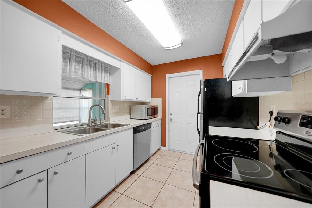 待售: $159,900 (2 贝兹, 1 浴室, 912 平方英尺)